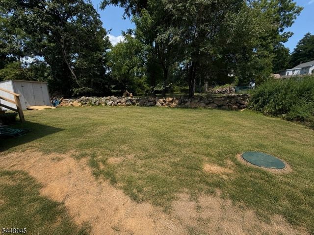 6 Maple Ln, Hampton Boro, NJ 08827