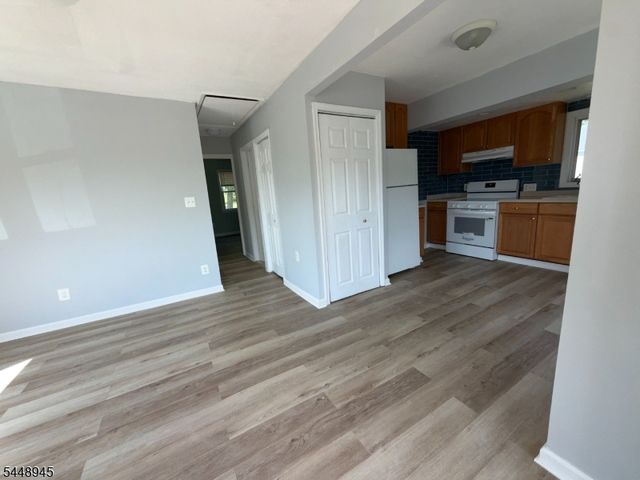 6 Maple Ln, Hampton Boro, NJ 08827