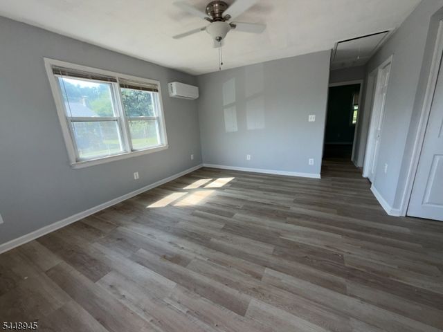 6 Maple Ln, Hampton Boro, NJ 08827
