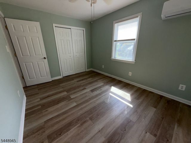 6 Maple Ln, Hampton Boro, NJ 08827