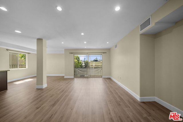 5315 Bellingham Avenue 204, Los Angeles, CA 91607