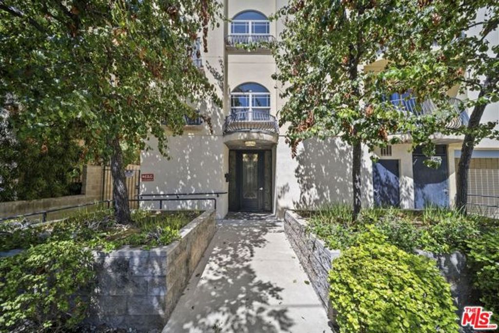 5315 Bellingham Avenue 204, Los Angeles, CA 91607