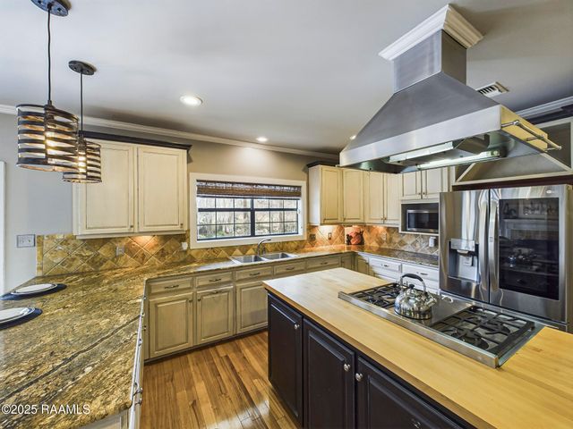 1112 Bayou Tortue Road, Broussard, LA 70518