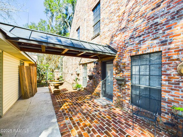 1112 Bayou Tortue Road, Broussard, LA 70518