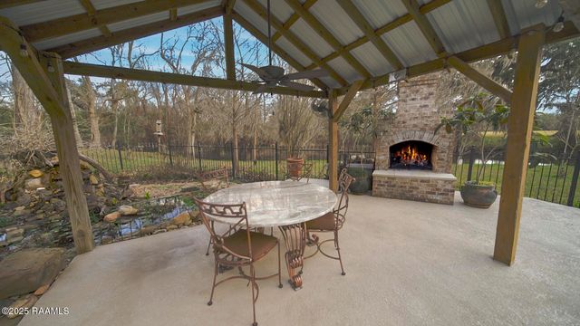 1112 Bayou Tortue Road, Broussard, LA 70518