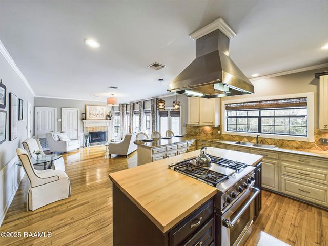 1112 Bayou Tortue Road, Broussard, LA 70518