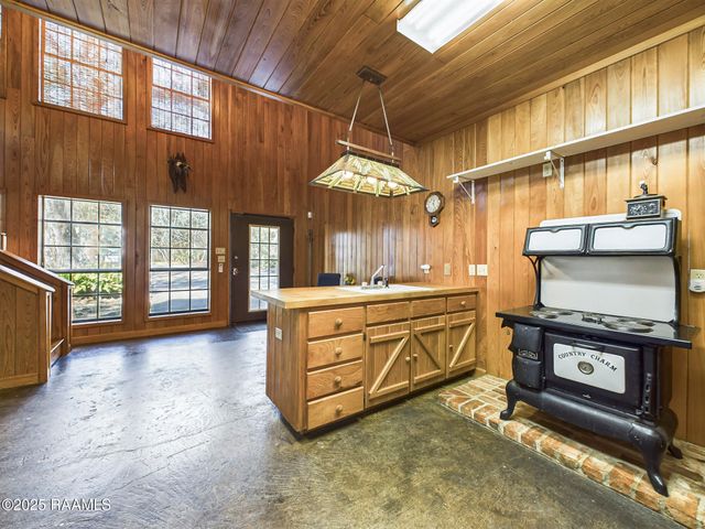 1112 Bayou Tortue Road, Broussard, LA 70518