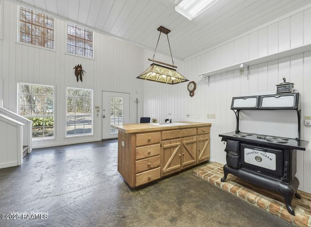 1112 Bayou Tortue Road, Broussard, LA 70518