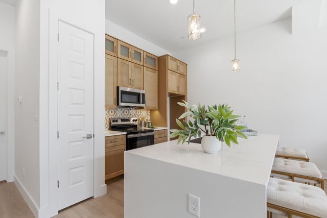 2925 Spruce Valley Lane 402, Dallas, TX 75233