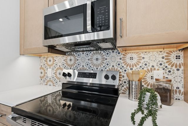2925 Spruce Valley Lane 402, Dallas, TX 75233