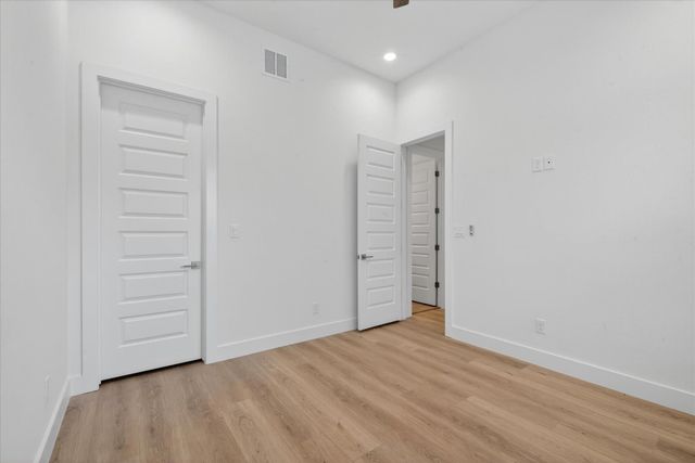 2925 Spruce Valley Lane 402, Dallas, TX 75233