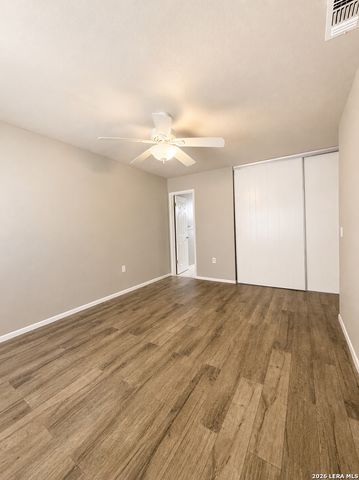 8023 LAUREL BND, San Antonio, TX 78250