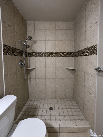 8023 LAUREL BND, San Antonio, TX 78250