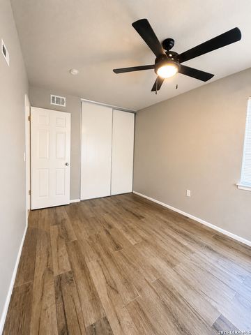8023 LAUREL BND, San Antonio, TX 78250