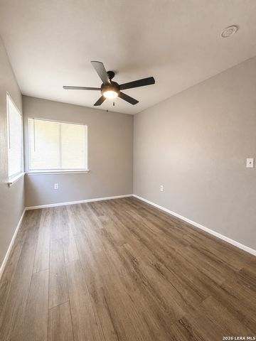 8023 LAUREL BND, San Antonio, TX 78250