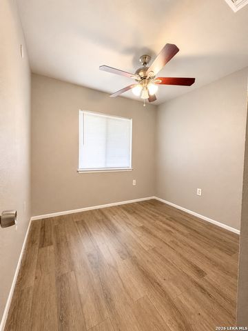 8023 LAUREL BND, San Antonio, TX 78250