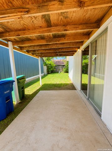 8023 LAUREL BND, San Antonio, TX 78250