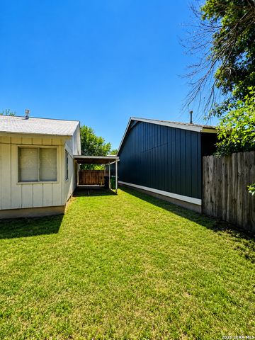 8023 LAUREL BND, San Antonio, TX 78250