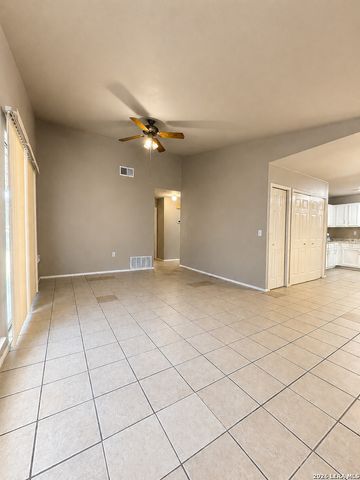 8023 LAUREL BND, San Antonio, TX 78250