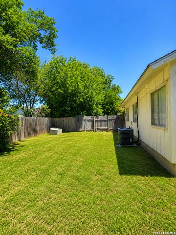 8023 LAUREL BND, San Antonio, TX 78250