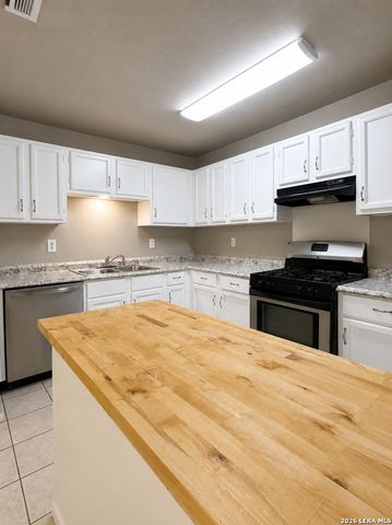 8023 LAUREL BND, San Antonio, TX 78250