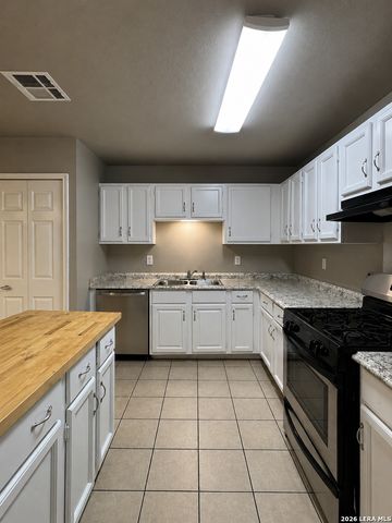 8023 LAUREL BND, San Antonio, TX 78250