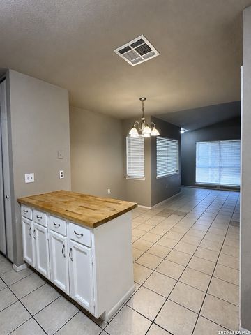 8023 LAUREL BND, San Antonio, TX 78250