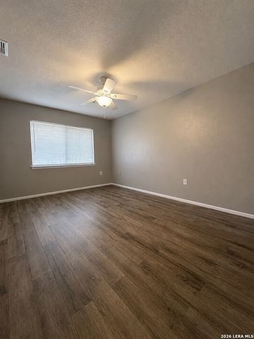8023 LAUREL BND, San Antonio, TX 78250