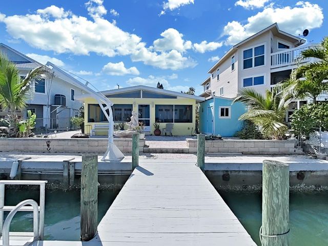 11215 3RD STREET E, Treasure Island, FL 33706