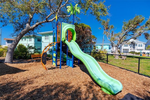 11215 3RD STREET E, Treasure Island, FL 33706