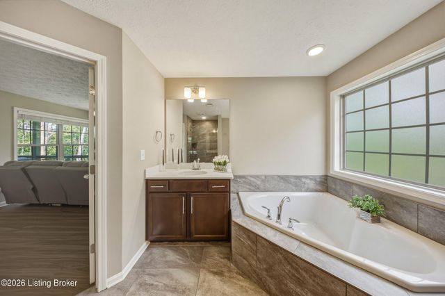 227 Belden Trail, Louisville, KY 40245