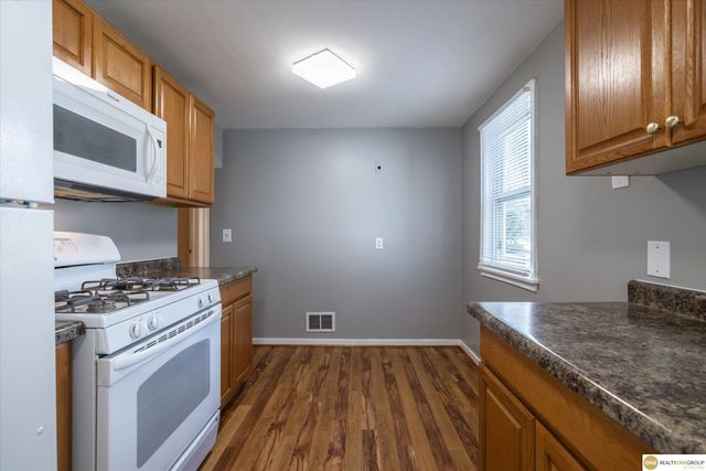 7928 Park Drive, Ralston, NE 68127