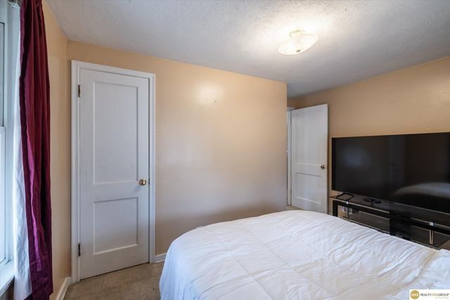 7928 Park Drive, Ralston, NE 68127