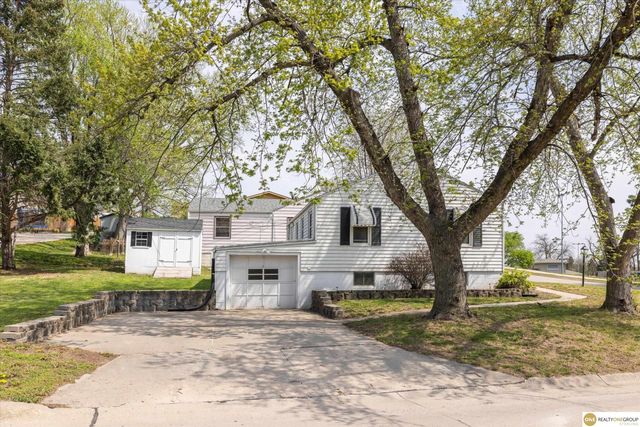 7928 Park Drive, Ralston, NE 68127