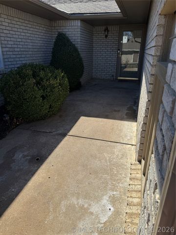 1545 PECAN Place, Bartlesville, OK 74003