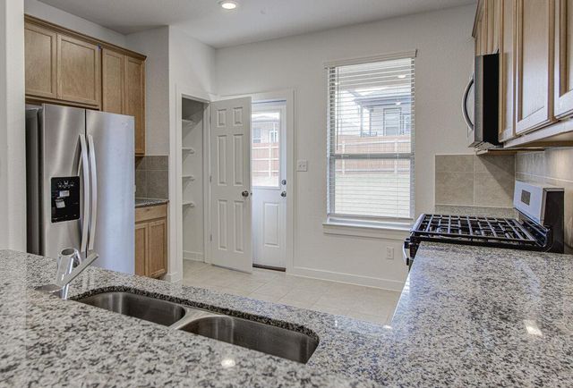 424 Bristlecone BND, Liberty Hill, TX 78642