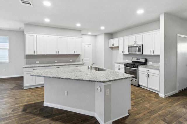 211 Rainmaker LN, Bastrop, TX 78602