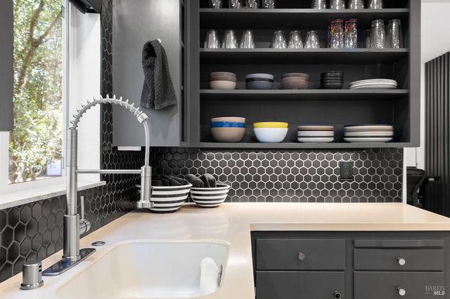 16390 Laughlin Rd, Guerneville, CA 95446