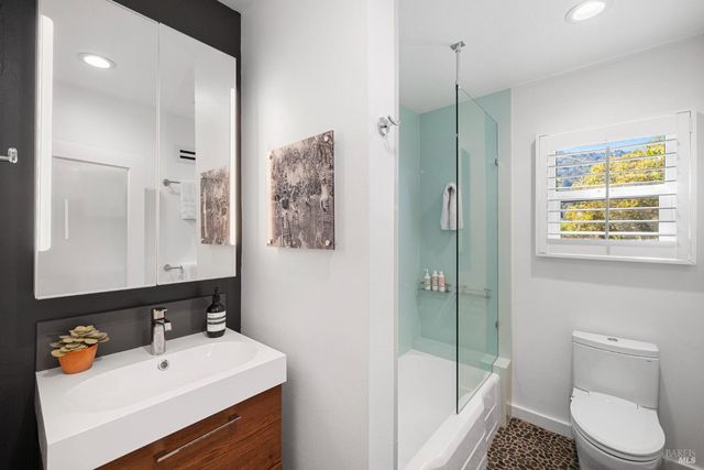 16390 Laughlin Rd, Guerneville, CA 95446