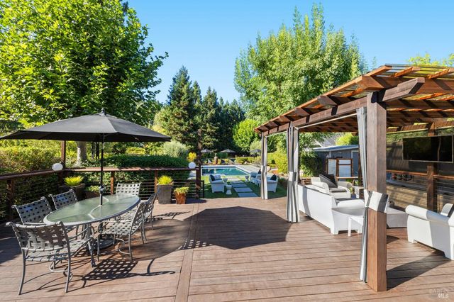 16390 Laughlin Rd, Guerneville, CA 95446