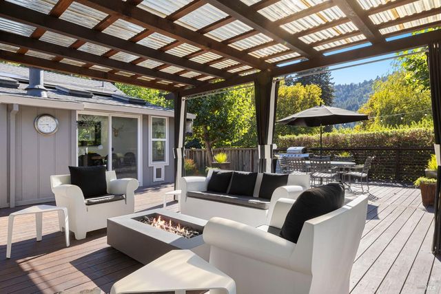 16390 Laughlin Rd, Guerneville, CA 95446