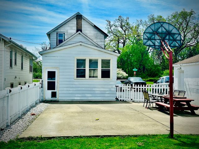 1258 Perry Street, Des Plaines, IL 60016