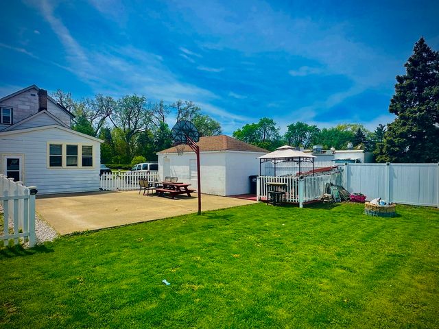 1258 Perry Street, Des Plaines, IL 60016