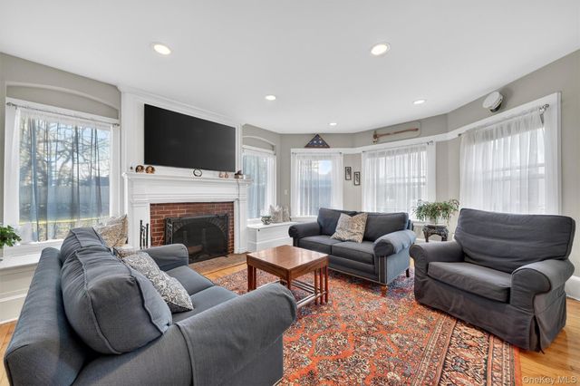 9 Ridgeview Avenue, White Plains, NY 10606