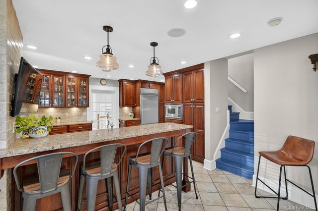 9 Ridgeview Avenue, White Plains, NY 10606