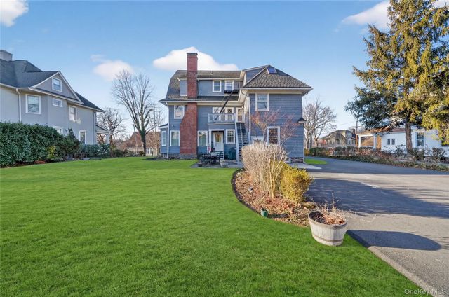 9 Ridgeview Avenue, White Plains, NY 10606