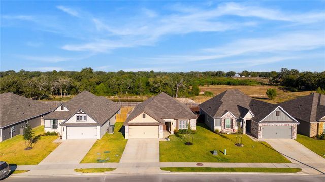 1310 Kingsgate Drive, Bryan, TX 77807