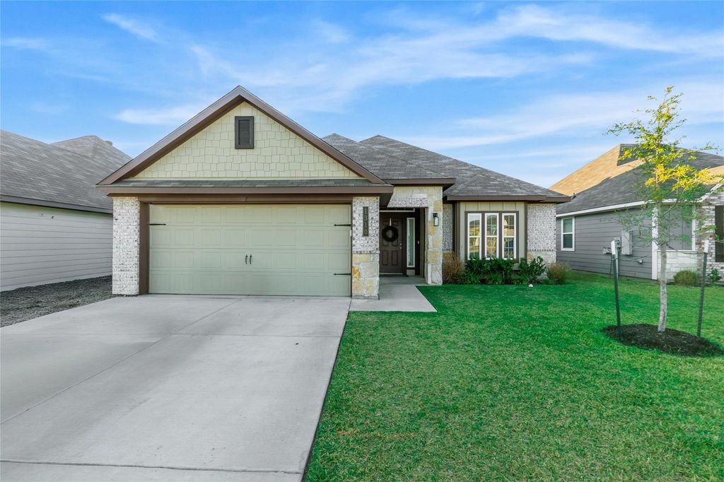 1310 Kingsgate Drive, Bryan, TX 77807