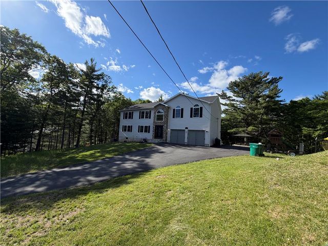 135 Tannenbaum Way, Pocono Twp, PA 18332