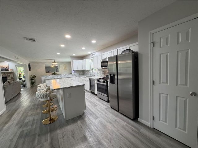 135 Tannenbaum Way, Pocono Twp, PA 18332